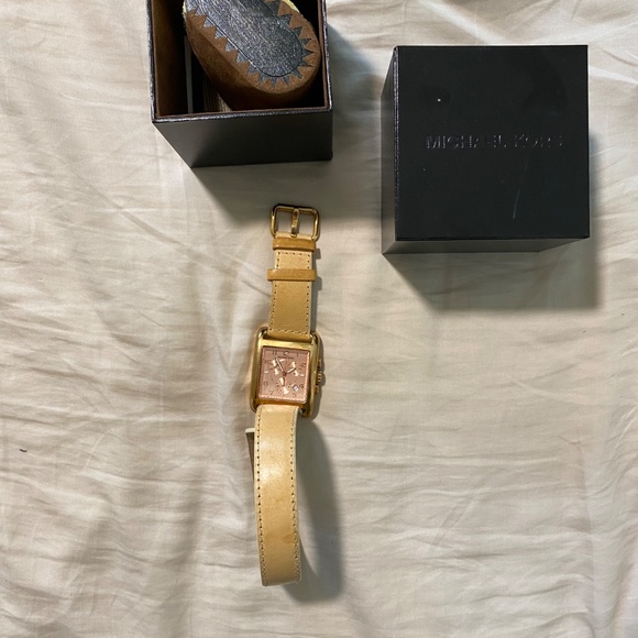 Michael Kors Rose Gold Double Wraparound Leather Watch MK-2225 - Picture 3 of 6